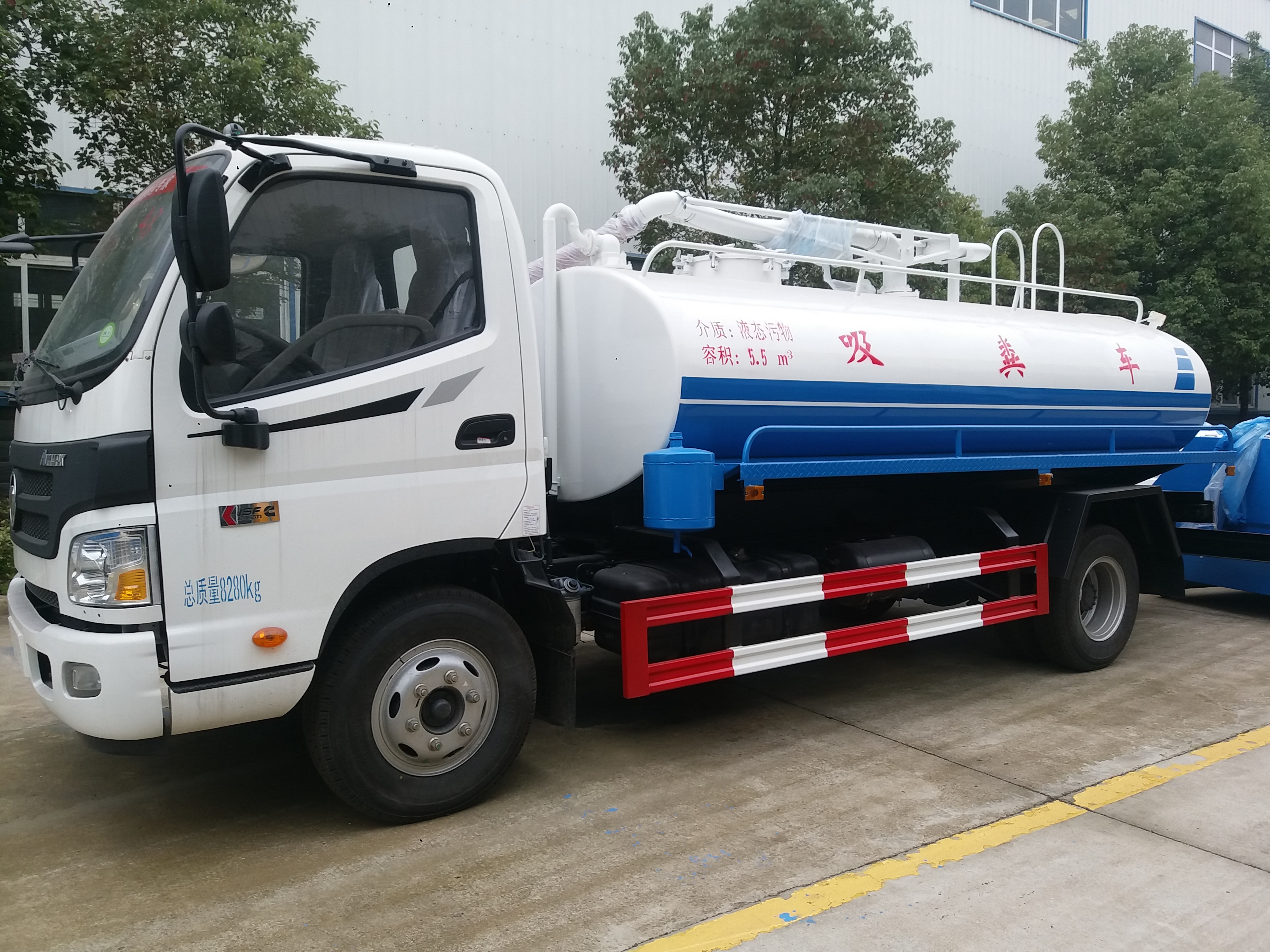 專業清潔，高效運輸——歐馬可吸糞車與多利卡車型高清圖集解析